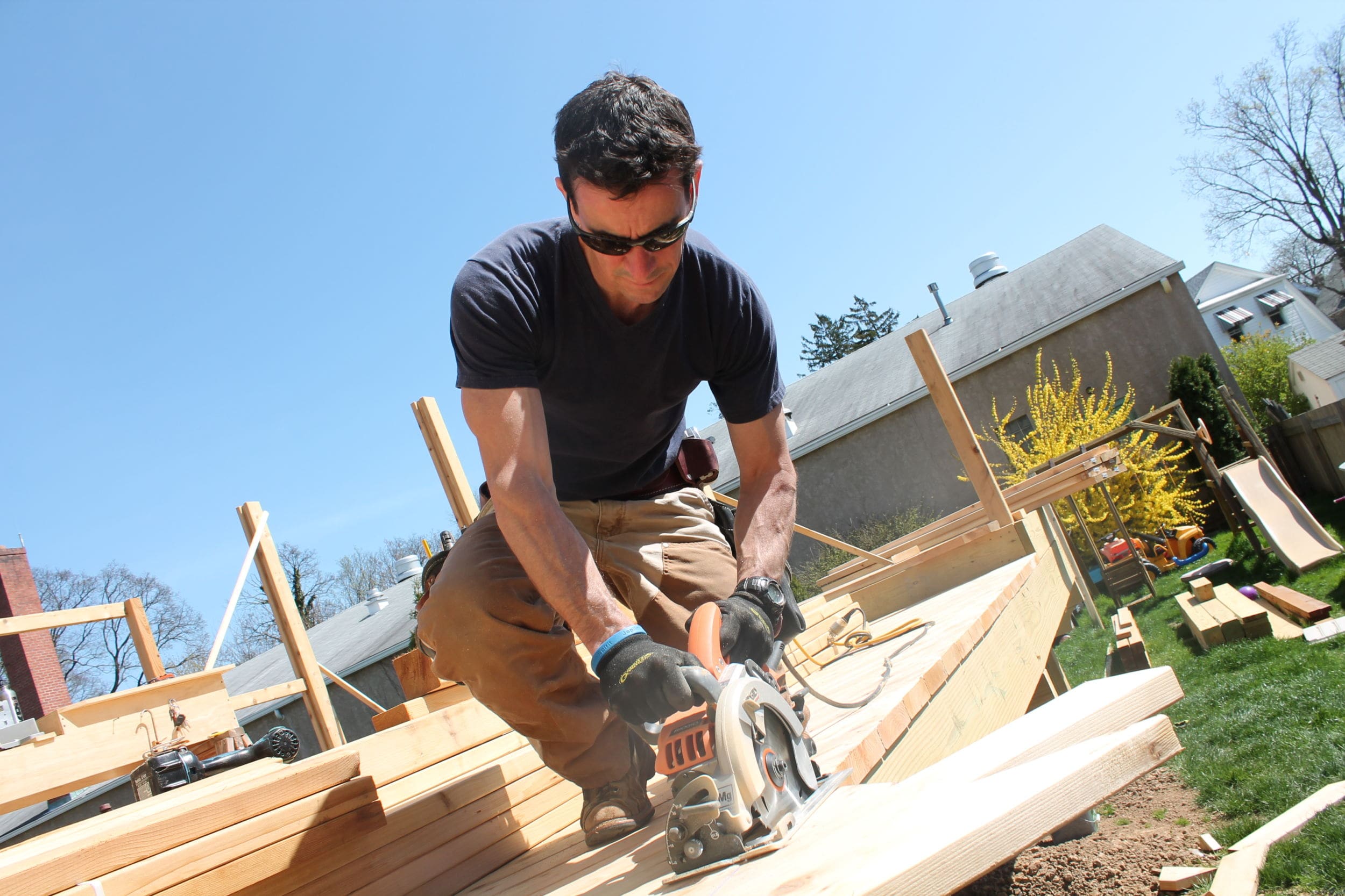 ‣ MyFixitUpLife How to cut deck boards.