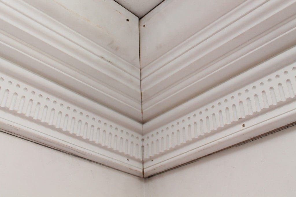 ‣ MyFixitUpLife Install crown molding