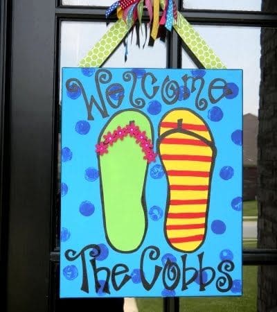 ‣ MyFixitUpLife Summer flip flops summer door decor by Personally Pizazz's Lindsey Cobb MyFixitUpLife