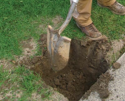 ‣ MyFixitUpLife Digging-a-post-hole - MyFixitUpLife