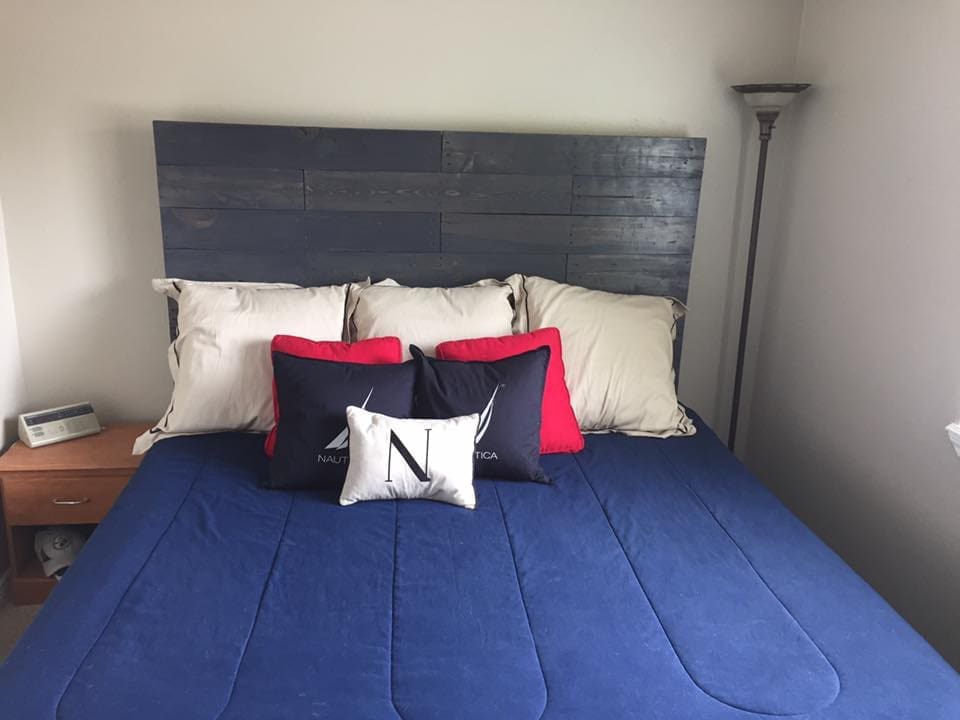 2015_MyFixitUpLife_Your DIY_pallet wood headboard after ‣ MyFixitUpLife ‣ MyFixitUpLife