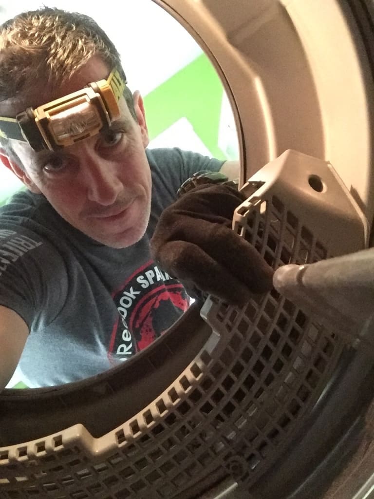 ‣ MyFixitUpLife clean dryer vent