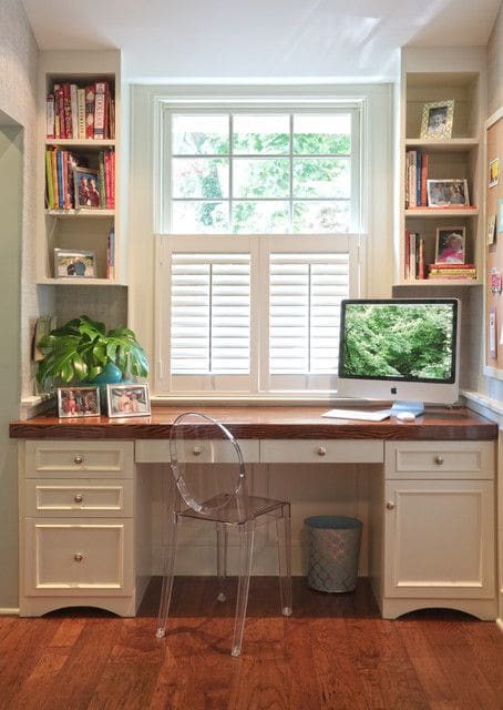 ‣ MyFixitUpLife If natural light keeps you focused on your work, embrace that. Design your home office so that your pointed at the best window in that space.