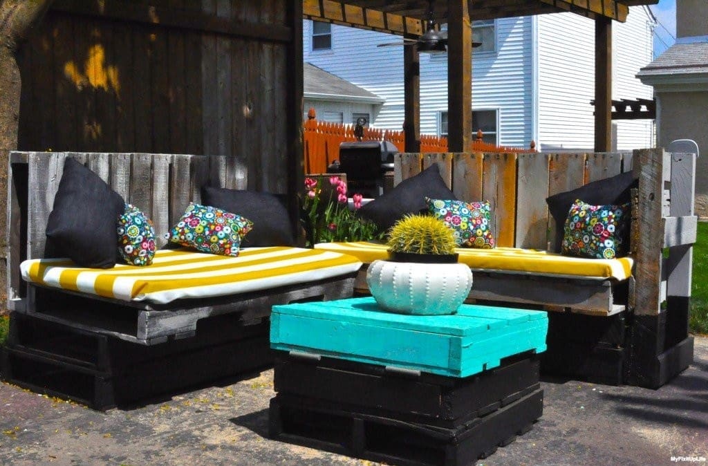 ‣ MyFixitUpLife Upcycle pallets into an outdoor lounge