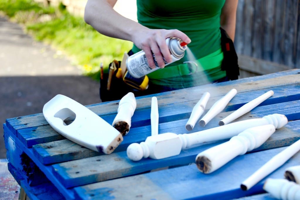 25_2016_MyFixitUpLife_Habitat_ReStore_Chair_Planter_Krylon_Theresa Priming