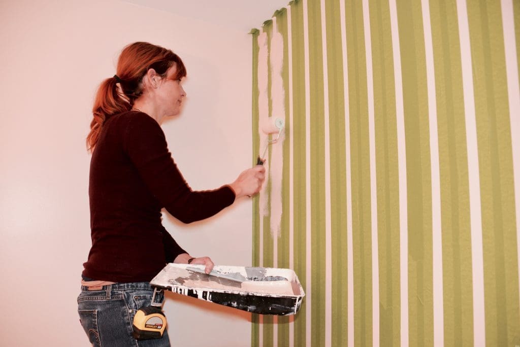 2015_MyFixitUpLife_12_Nursery_Theresa-paints-stripes (1) ‣ MyFixitUpLife Theresa painting stripes Frogtape - no demo DIY - MyFixitUpLife