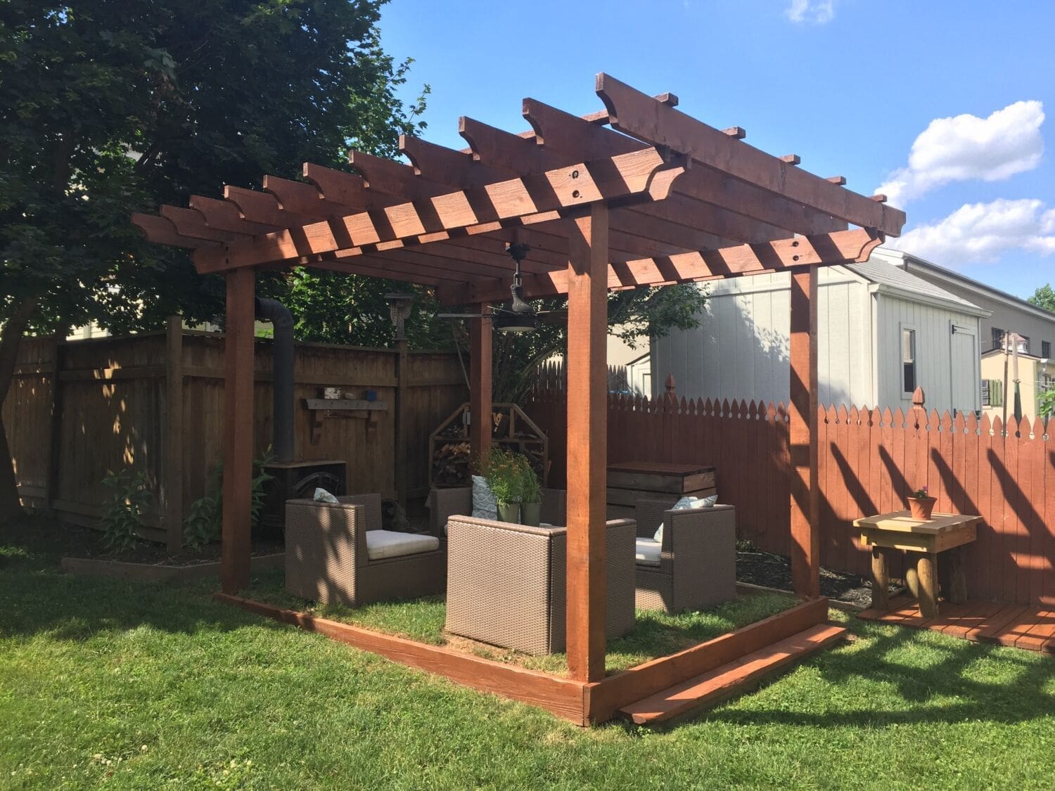 ‣ MyFixitUpLife wood pergola
