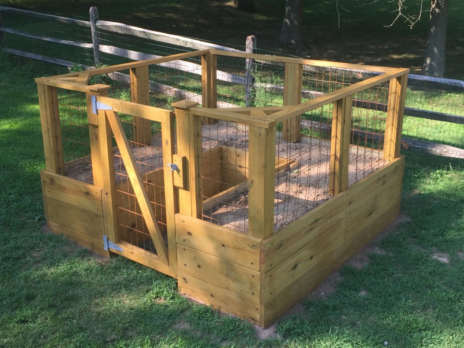 ‣ MyFixitUpLife raised garden bed