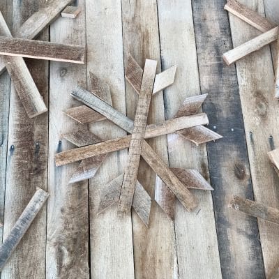 6 MyFixitUpLife Krylon Pallet December Holiday Snowflake Pallet DIY snowflakes assembled