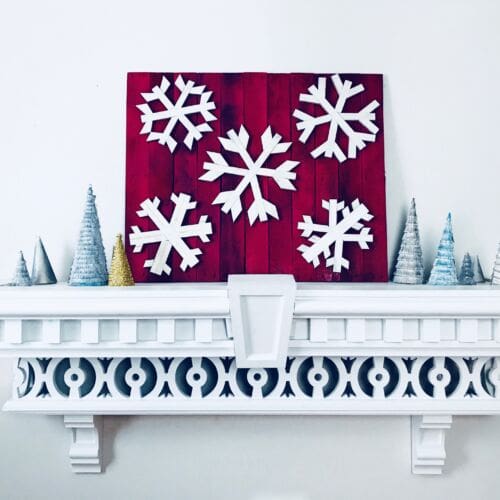 MyFixitUpLife Krylon Pallet December Holiday Snowflake Pallet DIY after decorated