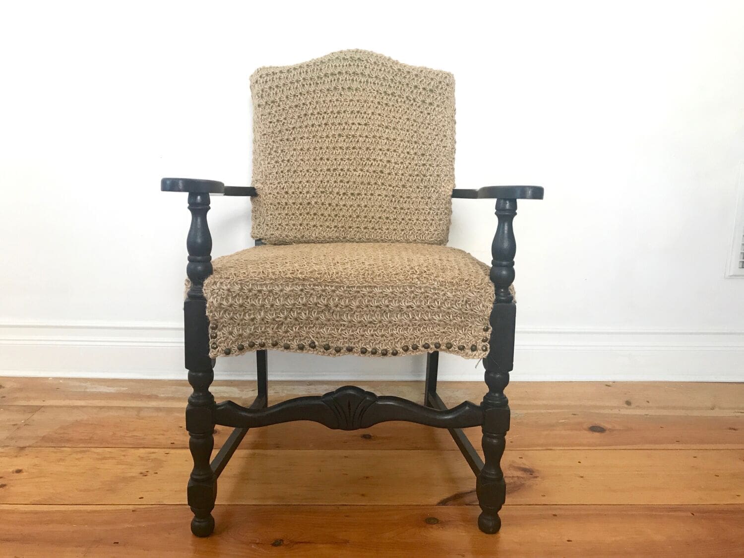 ‣ MyFixitUpLife 17 Chair Makeover MyFixitUpLife Theresa crochet twine after