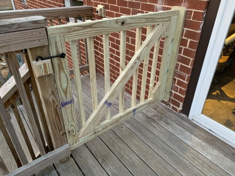 ‣ MyFixitUpLife dog gate deck myfixituplife