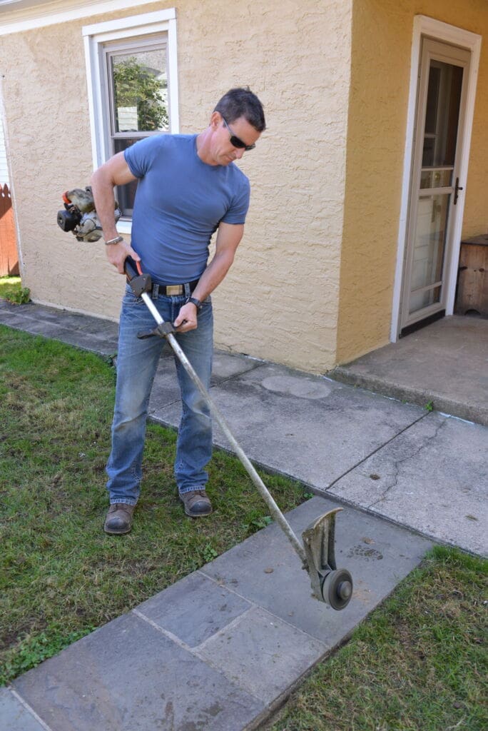 ‣ MyFixitUpLife fresh cut grass smell mark string trimmer 