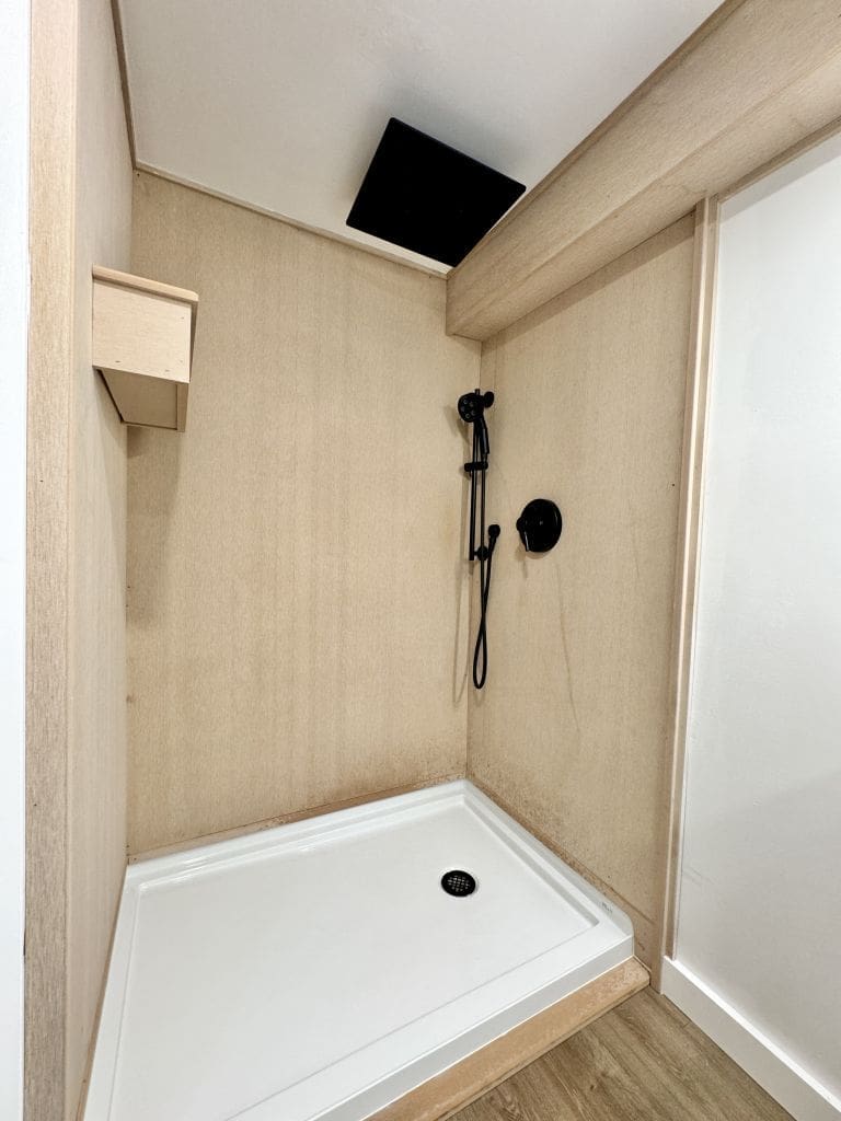 ‣ MyFixitUpLife MyFixitUpLife-Modern-Mill-Acre-Shower-Surround-After